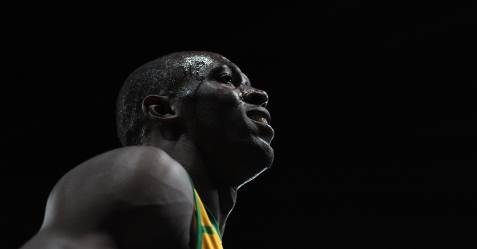 Usain Bolt celebra vitória após conquistar a medalha de ouro nos 100 m rasos