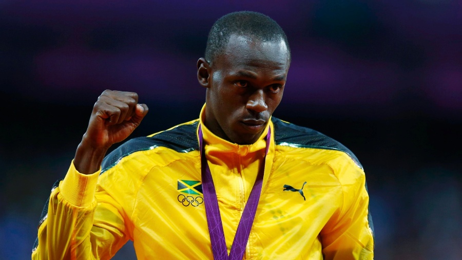 Bicampeão olímpico dos 100 m rasos, o jamaicano Usain Bolt exibe o punho direito cerrado - REUTERS/Eddie Keogh 