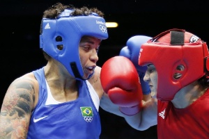 Brasileira Adriana Araújo enfrentou a marroquina Mahjouba Oubtil e venceu por 16 a 12 em Londres