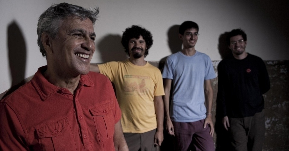 Caetano Veloso e a banda Cê formada por Pedro Sá, Ricardo Dias Gomes e Marcelo Callado. O cantor gravou os álbuns "Cê" e "Zii e Zie" com os músicos - Reprodução/Site pessoal