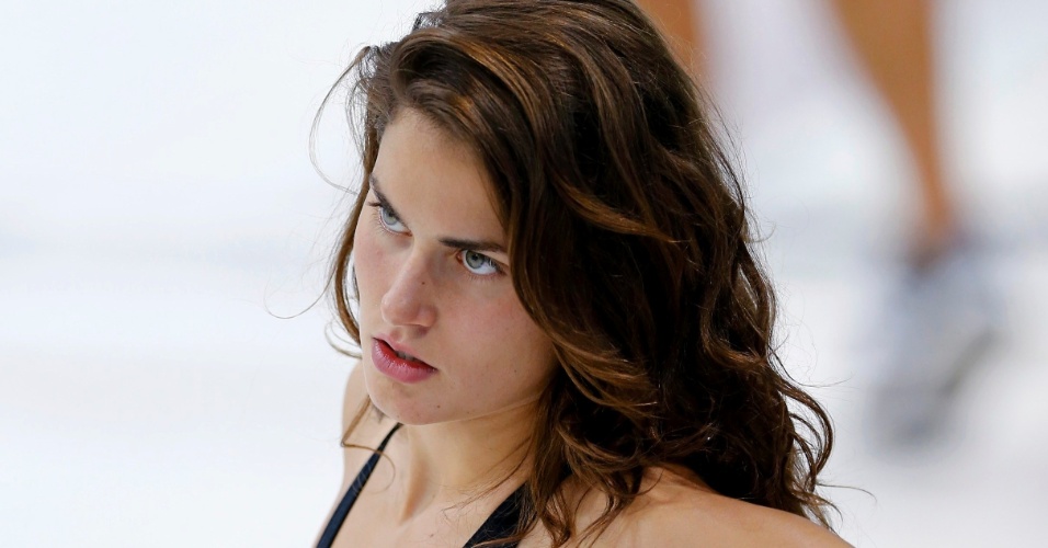 Húngara Zsuzsanna Jakabos faz seu aquecimento durante Jogos Olímpicos, em Londres
