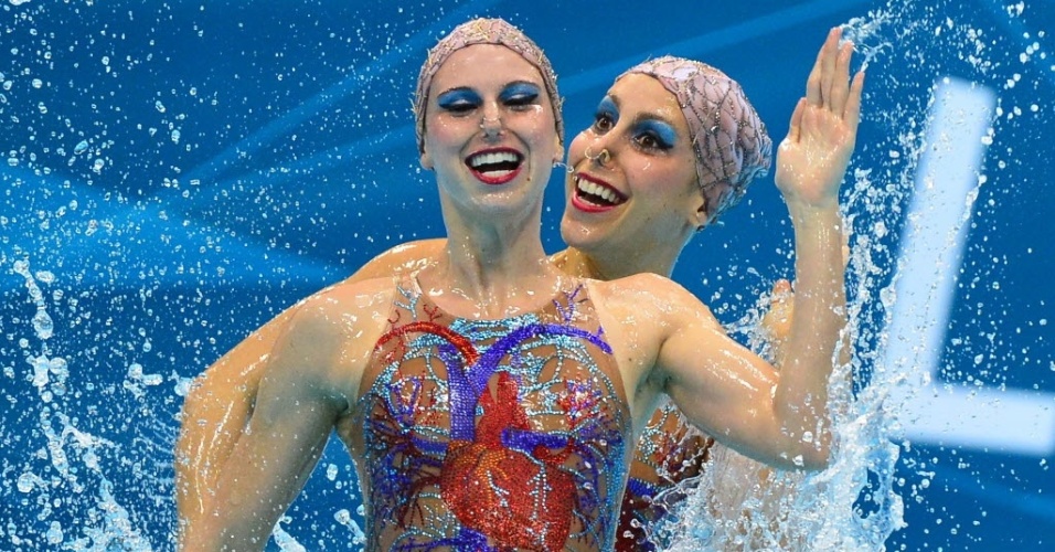 Lara Teixeira e Nayara Figueira participaram do segundo dia de disputas do nado sincronizado em Londres