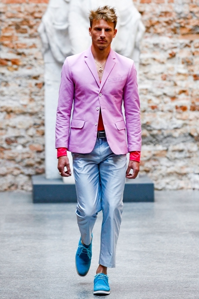 Mario Queiroz desfila coleção Verão 2013 na Pinacoteca, em São Paulo (06/08/2012) - look 2 - Alexandre Schneider/UOL