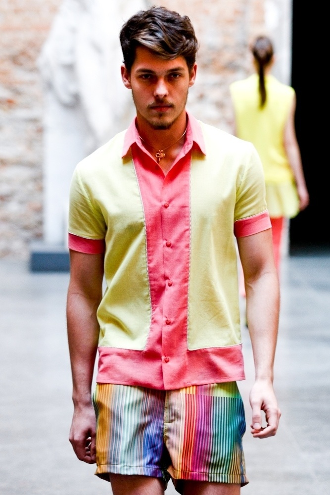 Mario Queiroz desfila coleção Verão 2013 na Pinacoteca, em São Paulo (06/08/2012) - look 8 - Alexandre Schneider/UOL