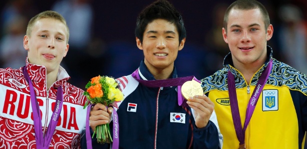 O sul-coreano Yang Hak Seon (c) levou o ouro na final do salto masculino nos Jogos de Londres