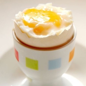 Cientistas desfizeram cozimento de clara de ovo para testar técnica de processamento - Karime Xavier/Folhapress