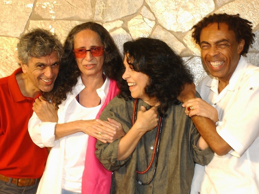 Reencontro dos "Doces Bárbaros": Caetano Veloso, Maria Bethânia, Gal Costa e Gilberto Gil para entrevistas e ensaios para show na praia de Copacabana (RJ) e no parque do Ibirapuera em São Paulo (SP). O encontro foi realizado em um estúdio no bairro da Gávea, zona sul do Rio (2002) - Publius Vergilius/Folhapress