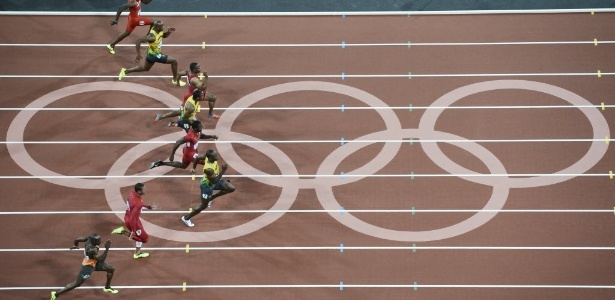Usain Bolt puxa a fila de velocistas na final dos 100 m rasos em Londres