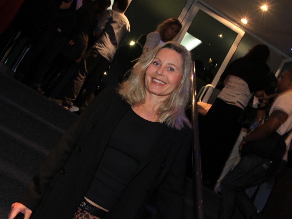 Vera Fischer vai a estreia da peça "A Partilha" de Miguel Falabella, no teatro "Oi Casagrande", no Leblon (6/8/12) - Marcello Sá Barretto, Graça Paes e Thyago Andrade/Foto Rio News