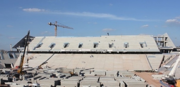 Itaquerão é um dos estádios que ainda concluiu metade de suas obras, segundo o governo
