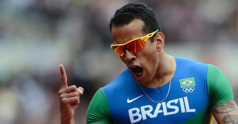 Bruno De Barros celebra sua classificação para a semifinal da prova dos 200m rasos