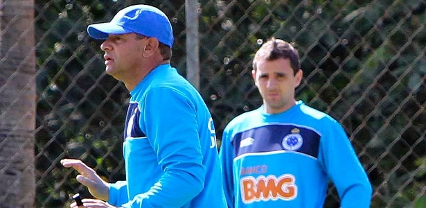 Técnico Celso Roth espera por Borges e não terá três jogadores suspensos - Denilton Dias/Vipcomm