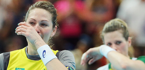 Jogadoras brasileiras choram eliminação dos Jogos Olímpicos após derrota de virada para a Noruega