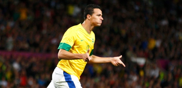 Leandro Damião comemora seu gol na partida contra a Coreia do Sul na semifinal dos Jogos de Londres