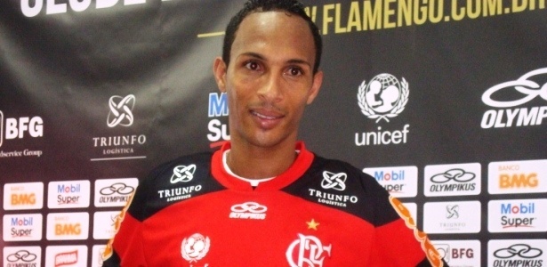 Liedson é opção no banco de reservas do Flamengo, mas ganhou elogios de Dorival - Pedro Ivo Almeida/UOL