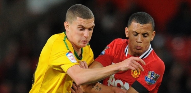 Morrison, ainda jogador do Manchester United, disputa bola com rival do Crystal Palace - AFP