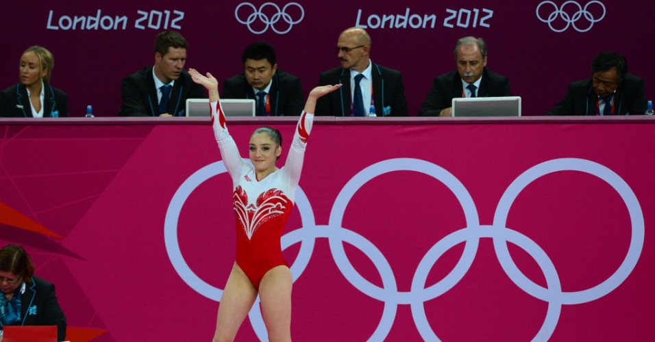 Russa Aliya Mustafina se apresenta no solo; a veterana ginasta ficou com a medalha de prata