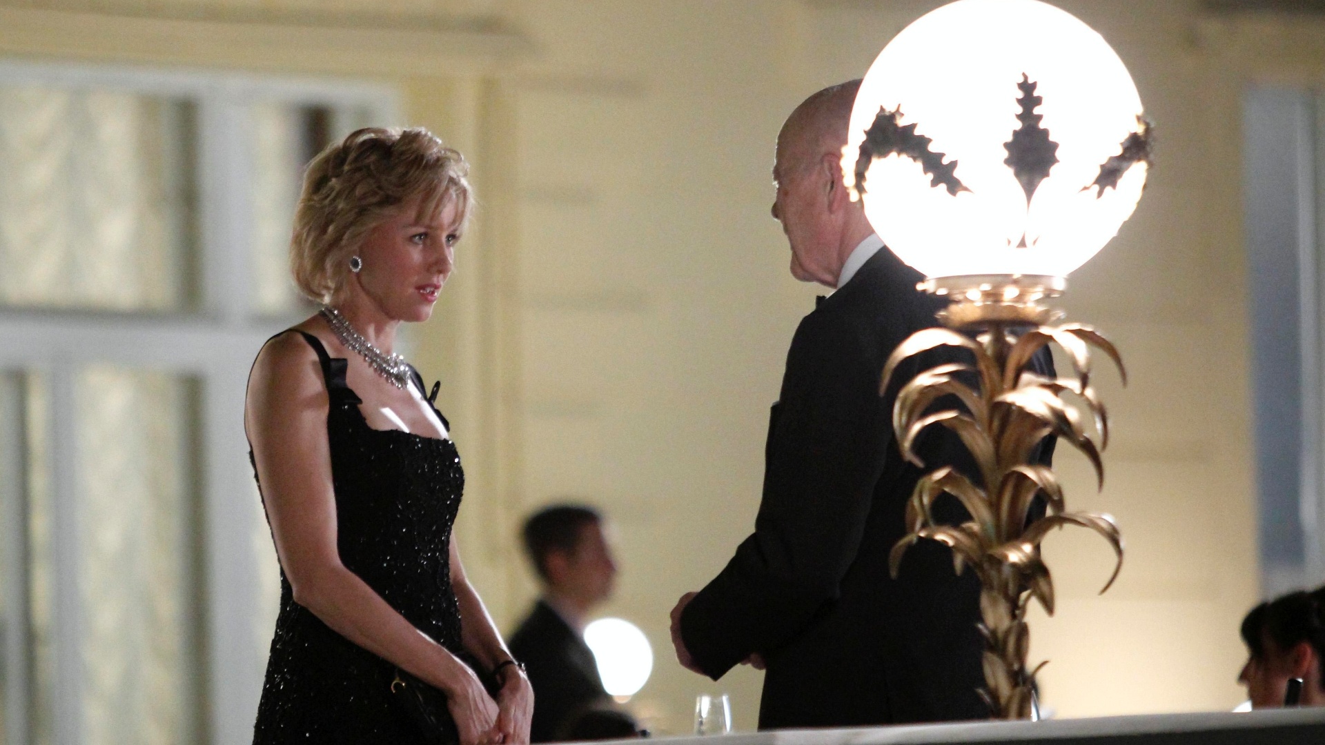 De vestido preto, Naomi Watts encarna a princesa de Gales em "Diana". O filme deve ser lançado somente em 2013 - Antonio Bronic/Reuters
