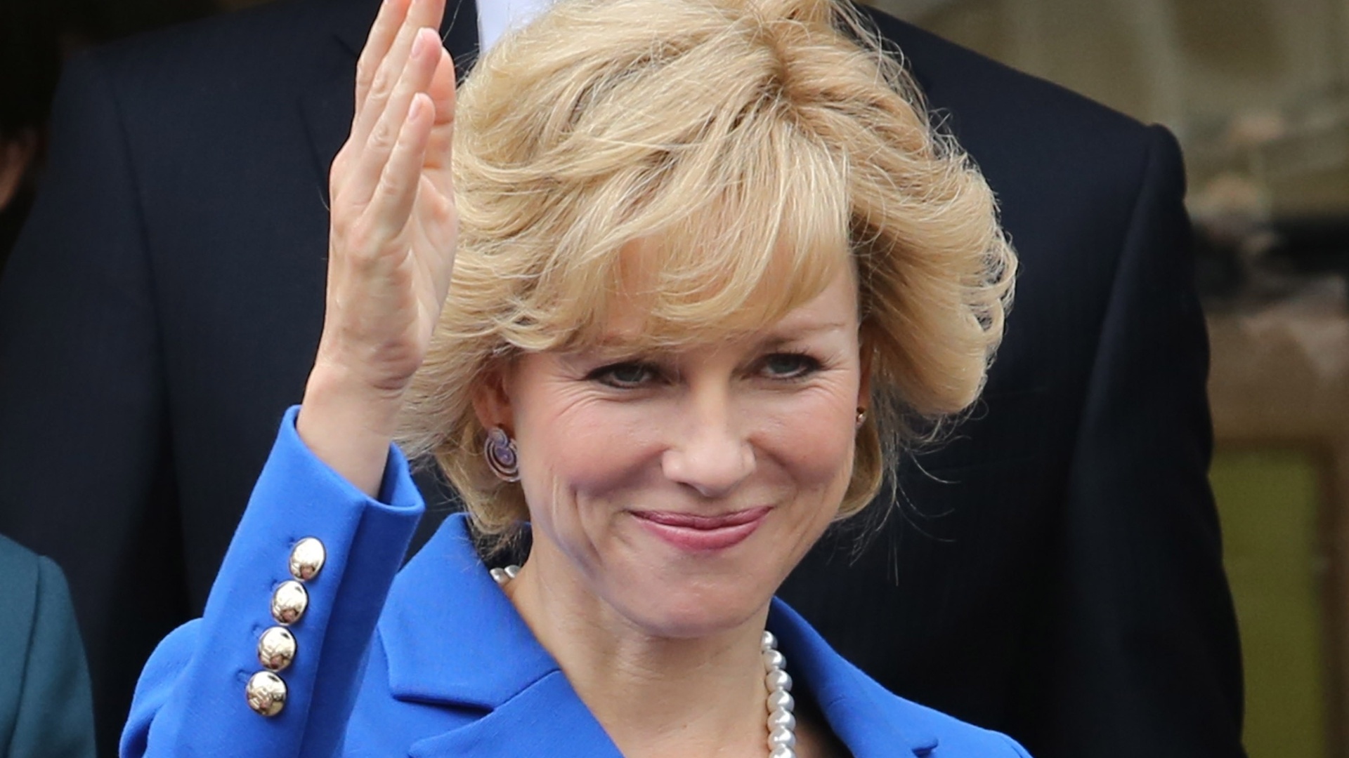 Naomi Watts aparece caracterizada em novas fotos dos bastidores do longa que está sendo feito sobre a vida da princesa Diana (8/8/2012) - Neil Mockford/Getty Images
