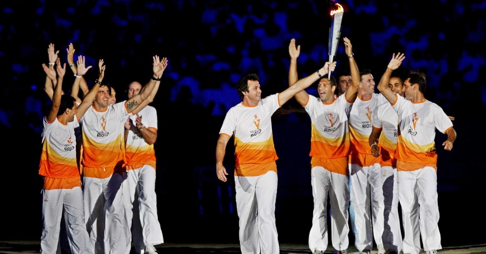 No Pan de 2007, os campeões olímpicos do vôlei em Barcelona-1992 foram convidados a carregar a tocha pan-americana na cerimônia de abertura no Maracanã (13/07/2007)