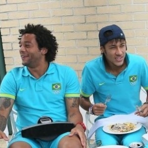 Oscar, Marcelo, Neymar e Thiago Silva se divertem durante almoço no Sopwell House Hotel, concentração da seleção brasileira em Londres (08/08/2012)