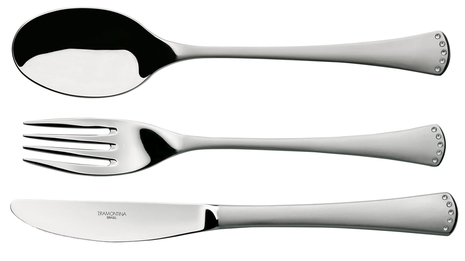 De 42 peças, o faqueiro Tramontina tem aplicações de cristais Swarovski no cabo dos talheres. Na loja virtual ObraVip.com (www.obravip.com) por R$ 1.845. Preços pesquisados em julho de 2012 e sujeitos a alterações - Divulgação
