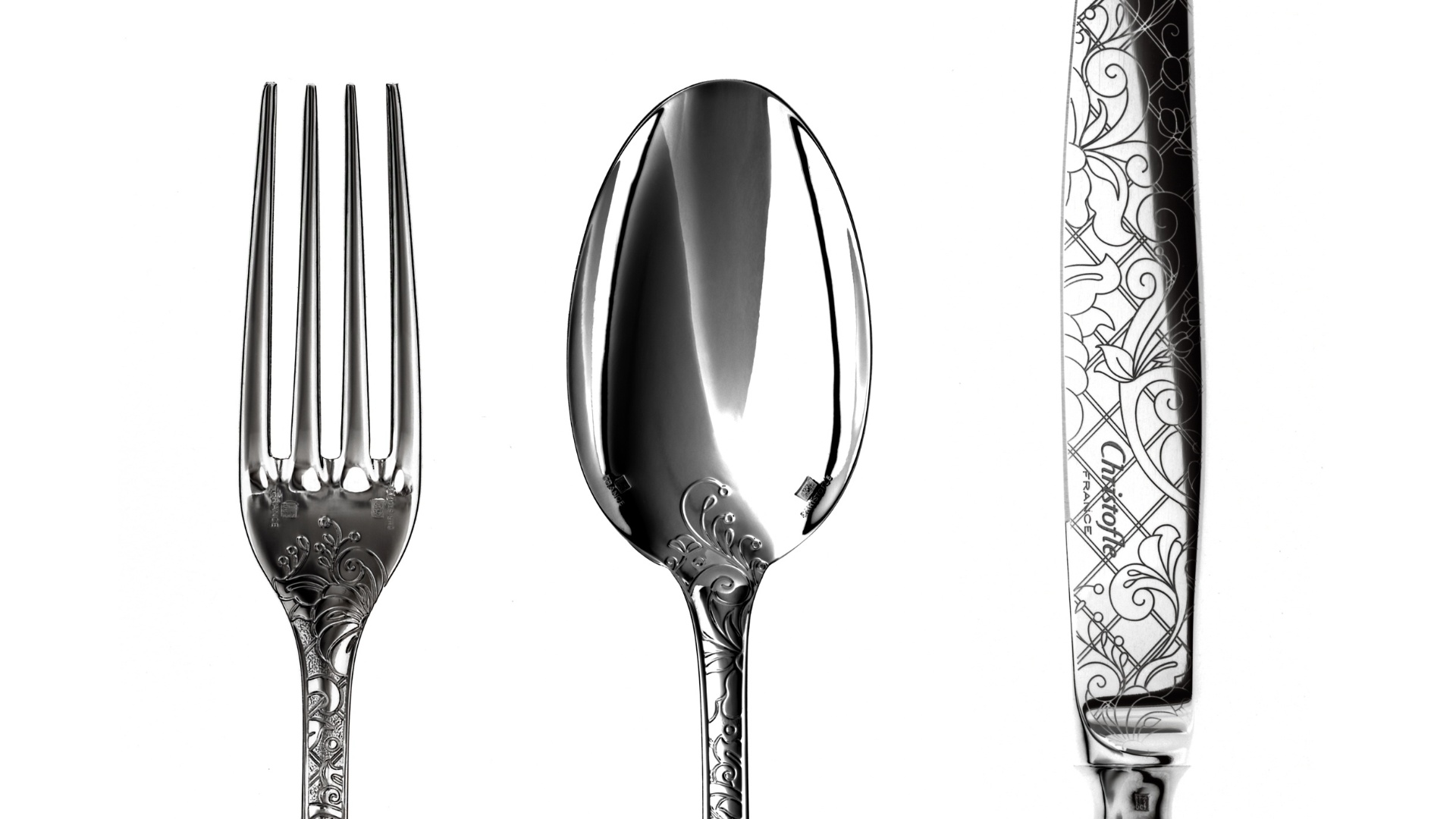 De origem francesa, o faqueiro Christofle Argenté com estojo é fabricado em prata. O conjunto com 48 peças pode ser comprado na Christofle Brasil (11 3864-4288) por R$ 9.900. Preços pesquisados em julho de 2012 e sujeitos a alterações - Divulgação