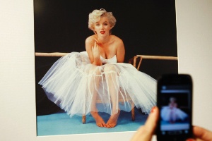 Imagens inéditas de Marilyn Monroe são expostas em Varsóvia -