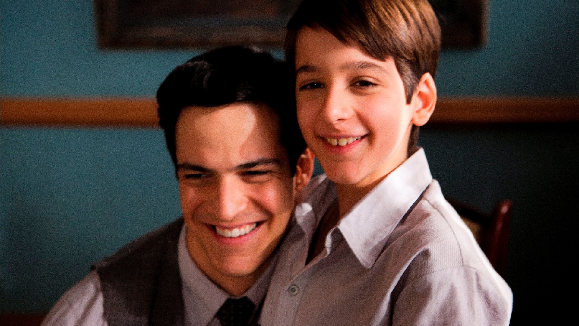 Mateus Solano e Lino Facioli em cena de "O Menino no Espelho" (agosto/2012) - Gustavo Baxter/Alicate