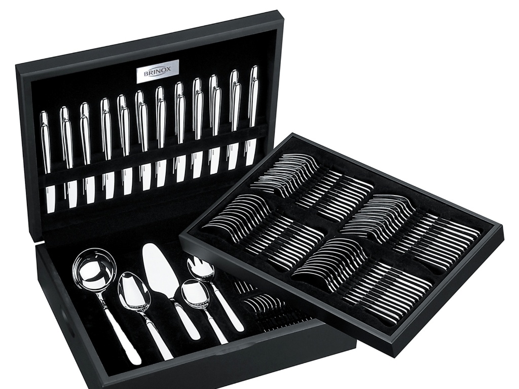 Na Doural (www.doural.com.br), o faqueiro Premiere Brinox está à venda por R$ 2.037,02. Além dos talheres, o conjunto com 101 peças inclui utensílios de servir. Preços pesquisados em julho de 2012 e sujeitos a alterações - Divulgação