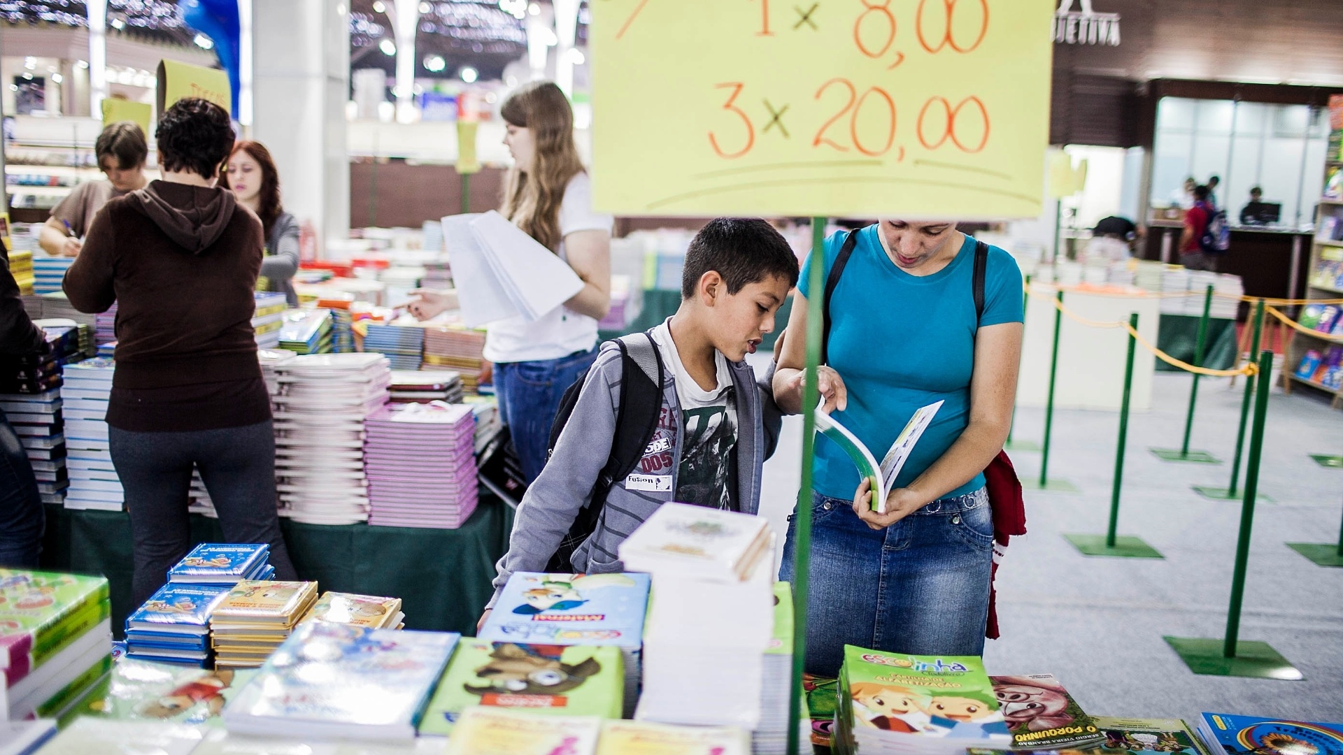 Público começa a circular pela 22º edição da Bienal Internacional, que foi aberta nesta quinta-feira (9/8/2012) - Leonardo Soares/UOL