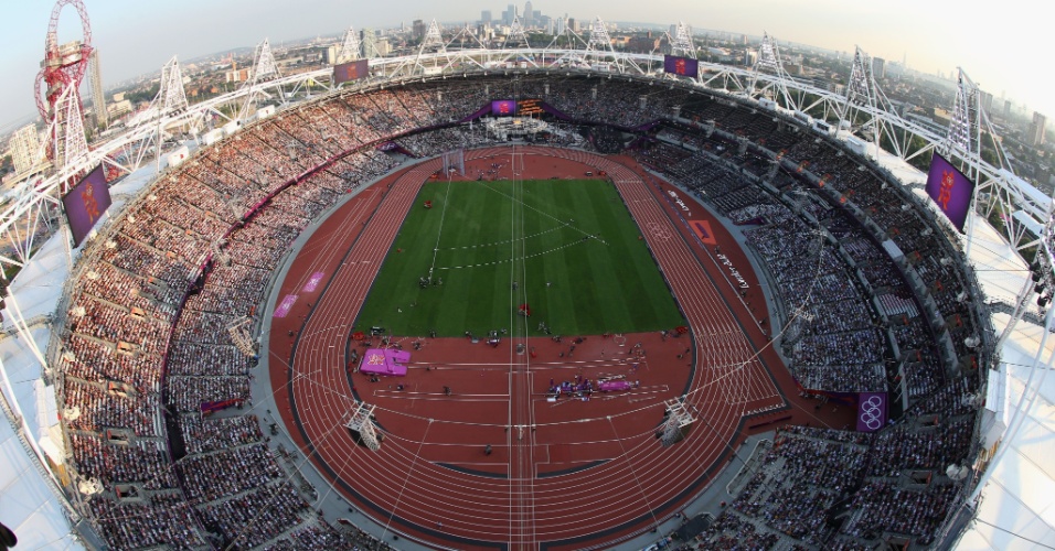 Imagem aérea do estádio Olímpico, mais uma vez lotado no oitavo dia de atletismo dos Jogos de Londres (10/08/2012)