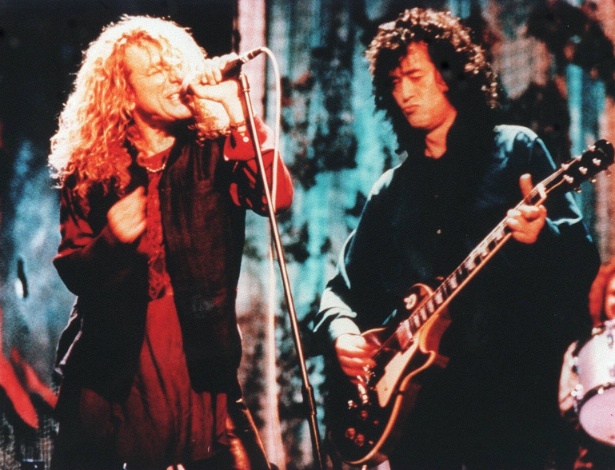 O cantor Robert Plant (esq.) e o guitarrista Jimmy Page, da banda Led Zeppelin - Reprodução