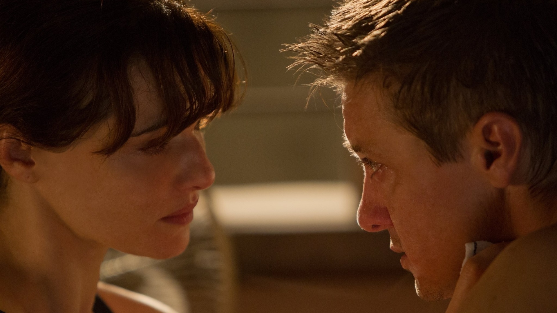 Rachel Weisz e Jeremy Renner em cena de "O Legado Bourne" - Divulgação