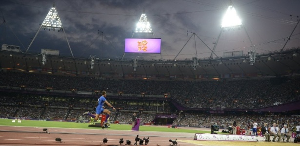 Vista geral da pista de saltos no Estádio Olímpico: agora, com as cinzas de George Avery
