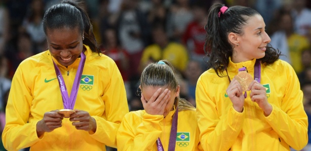 Fabiana (e), Fabi (c) e Sheilla estão entre as jogadoras veteranas de volta à seleção - AFP PHOTO / KIRILL KUDRYAVTSEV