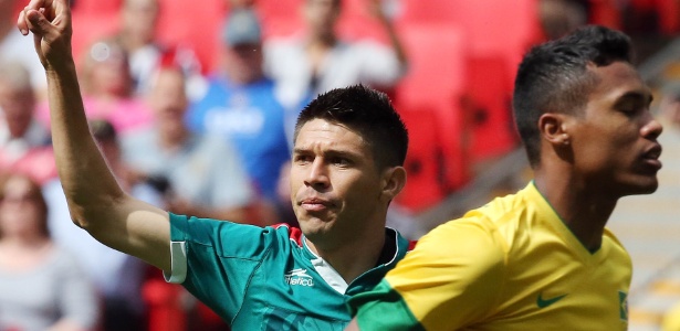 Mexicano Peralta comemora após abrir o placar contra o Brasil com menos de um minuto de jogo