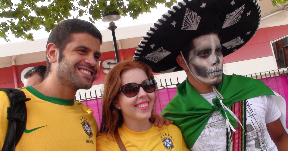 Mexicanos e brasileiros fazem festa em volta do estádio de Wembley antes de final do futebol masculino