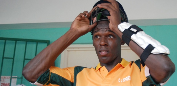 Usain Bolt costuma participar de partidas de críquete na Jamaica