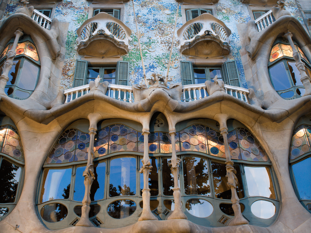 Casa Batlló, do arquiteto Antoni Gaudí (1852-1926). Com estilo próprio e dificilmente classificável, o arquiteto foi influenciado por alguns estilos como o mourisco e o gótico - Getty Images
