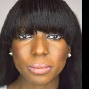Imagens de Martin Schoeller registram gêmeos com mesma expressão - BBC