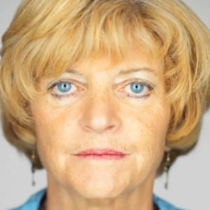 Imagens de Martin Schoeller registram gêmeos com mesma expressão - BBC