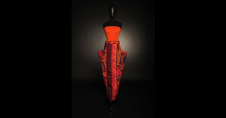 Peça da Neon na exposição "Moda no Brasil: criadores contemporâneos e memórias" em cartaz na Faap, em São Paulo - Divulgação