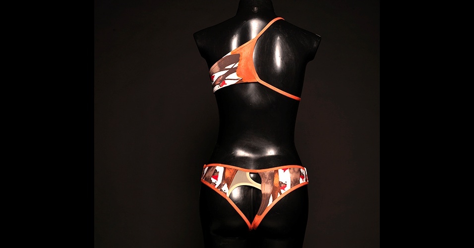 Peça de Amir Slama na exposição "Moda no Brasil: criadores contemporâneos e memórias" em cartaz na Faap, em São Paulo - Divulgação