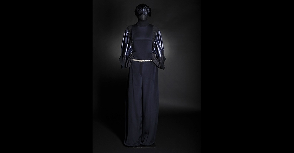 Peça de Clô Orozco na exposição "Moda no Brasil: criadores contemporâneos e memórias" em cartaz na Faap, em São Paulo - Divulgação