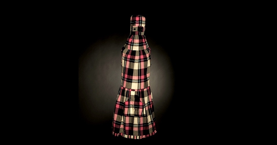 Peça de Marcelo Sommer na exposição "Moda no Brasil: criadores contemporâneos e memórias" em cartaz na Faap, em São Paulo - Divulgação