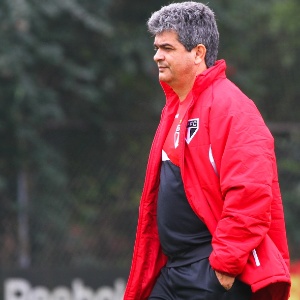 O técnico Ney Franco foi bombardeado de perguntas sobre a má fase do São Paulo  - Luiz Pires/VIPCOMM 