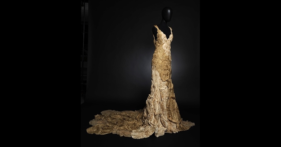 Vestido Carlos Miele na exposição "Moda no Brasil: criadores contemporâneos e memórias" em cartaz na Faap, em São Paulo - Divulgação