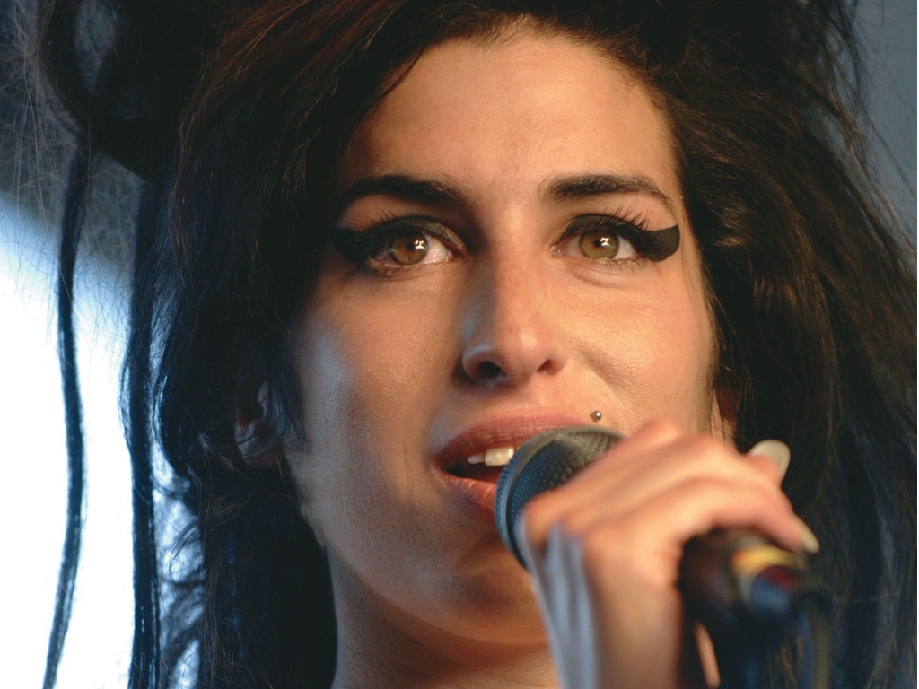 "Amy Whinehouse: Biografia", por Chas Newkey-Burden (Globo Livros) - Divulgação