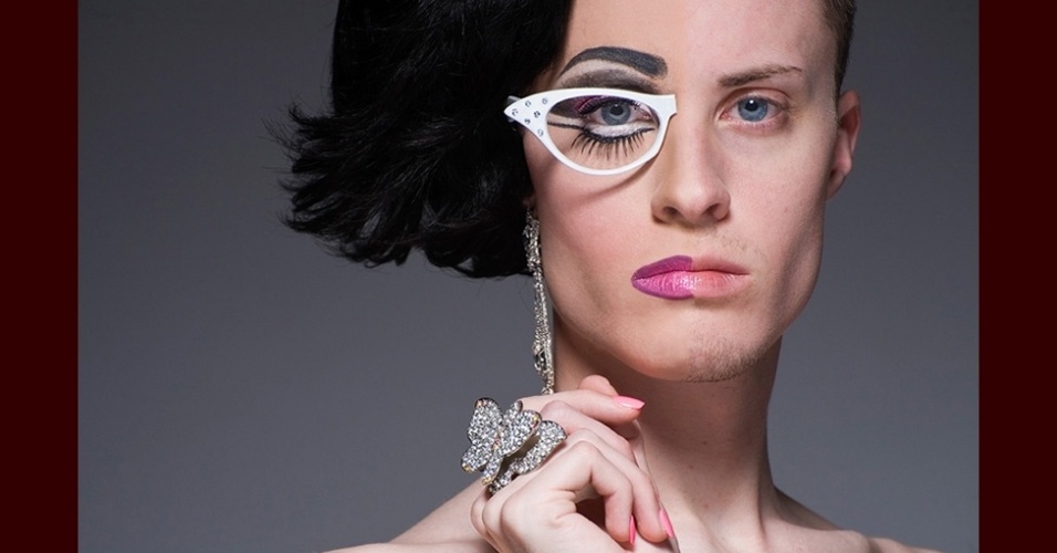 Antes deste projeto, Bobbé fez uma série retratando o universos dos artistas burlescos, exibida no Museu de Nova York em 2011 - Half Drag/ Leland Bobbé